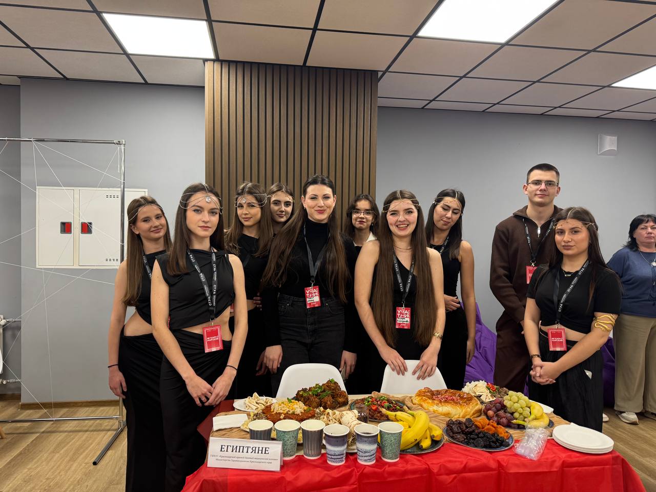 photo_5226647871644438519_y