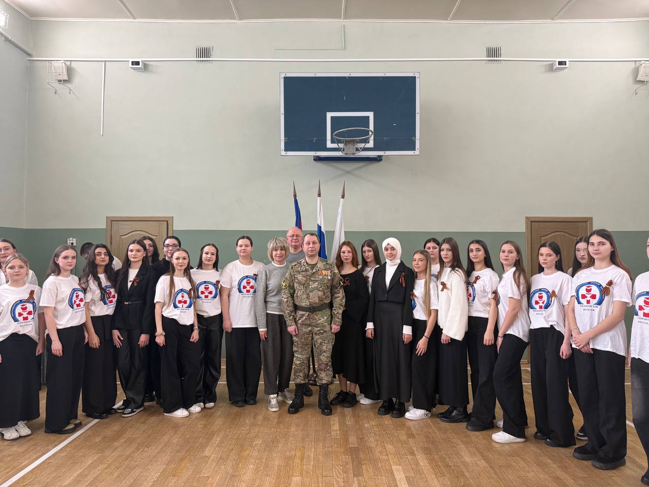 photo_5447346982352523340_y