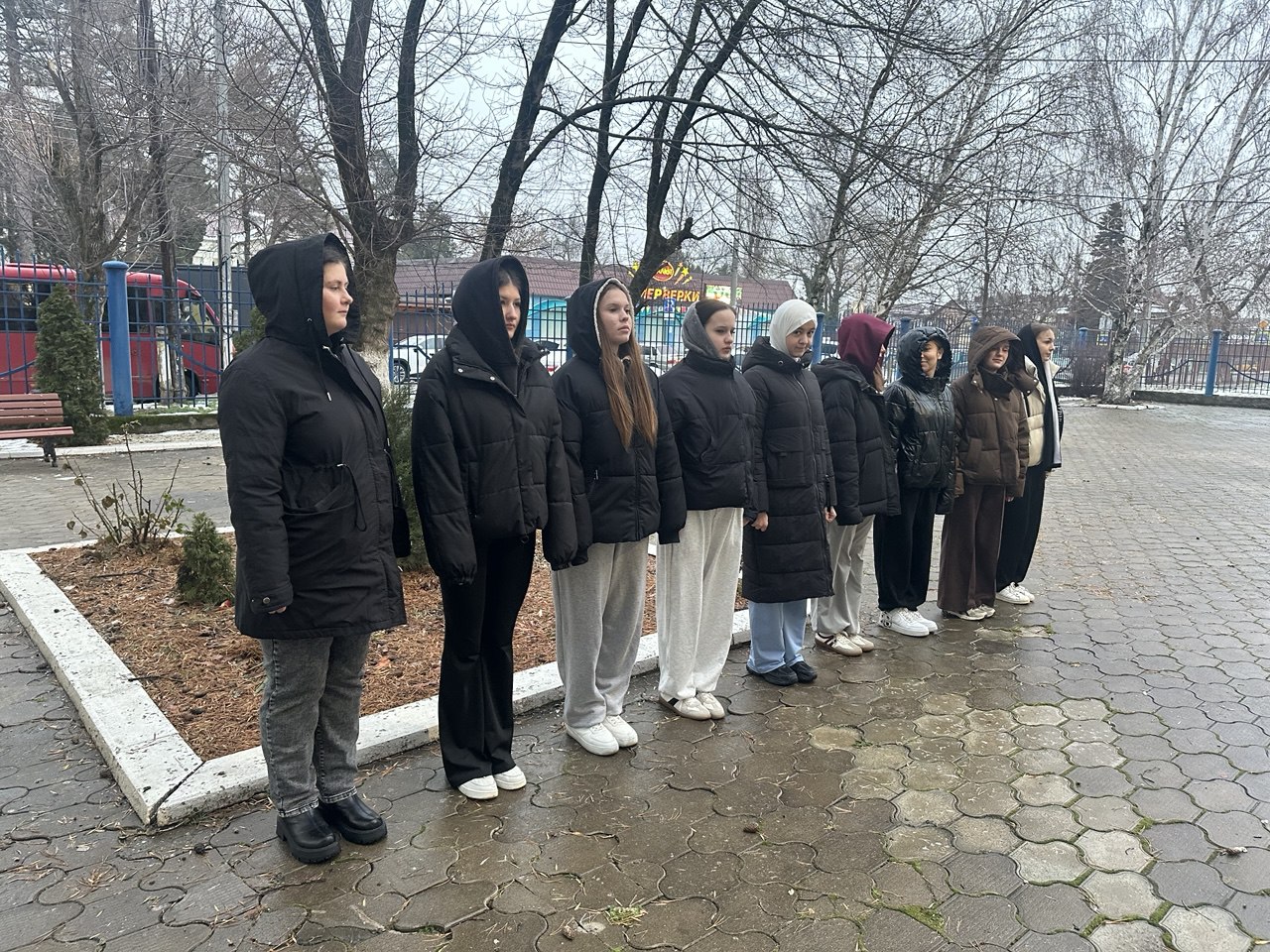 photo_5456182623433592110_y