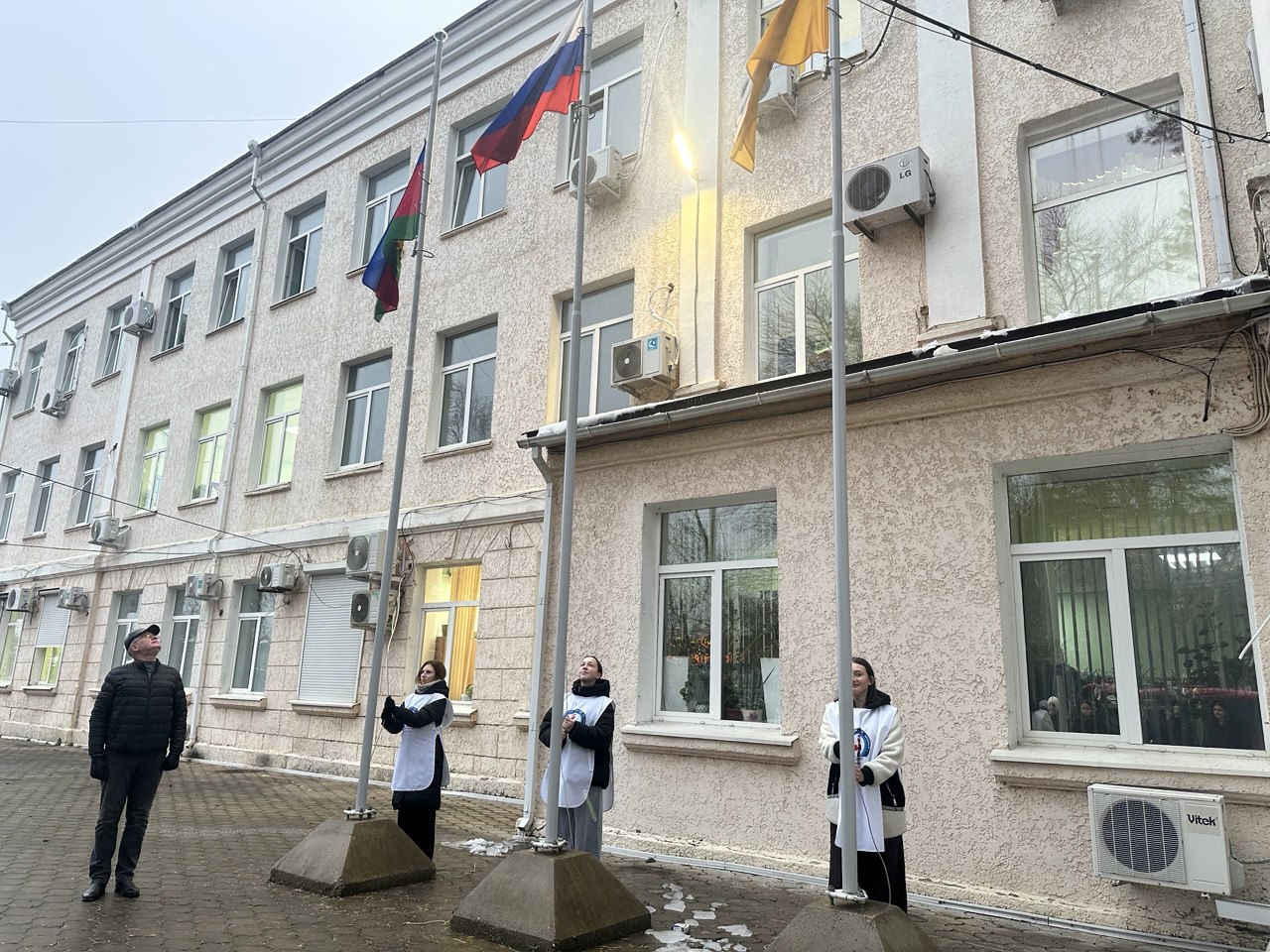 photo_5456182623433592111_y